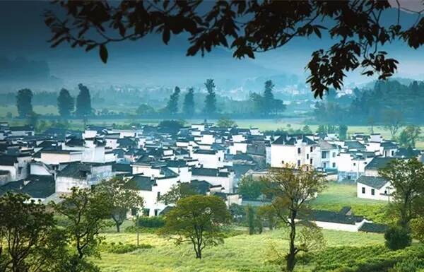 一生痴绝处，无梦到徽州！