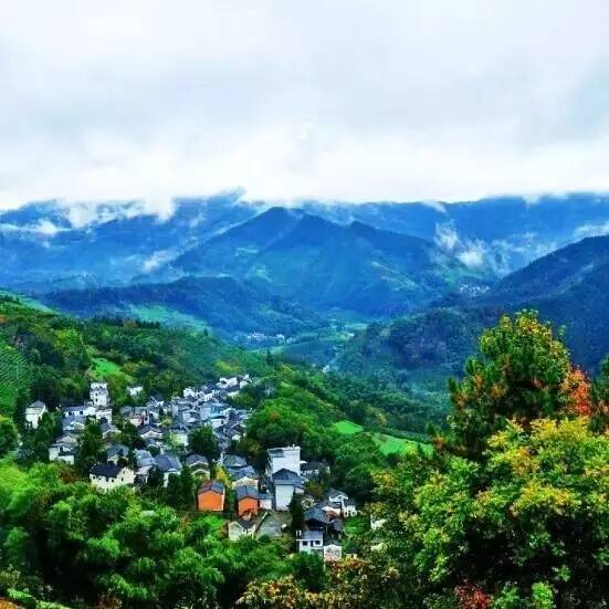 一生痴绝处，无梦到徽州！