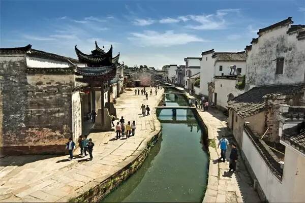 一生痴绝处，无梦到徽州！