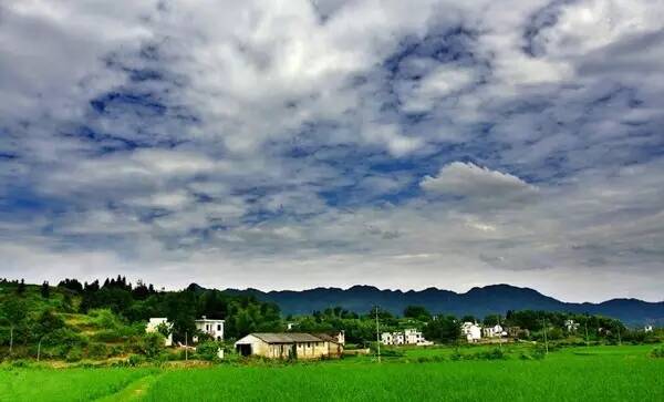 一生痴绝处，无梦到徽州！