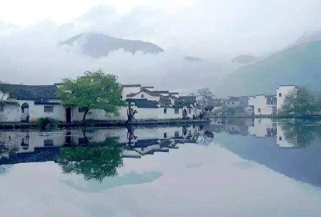 一生痴绝处，无梦到徽州！