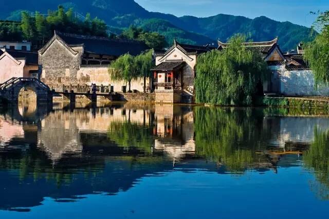 一生痴绝处，无梦到徽州！